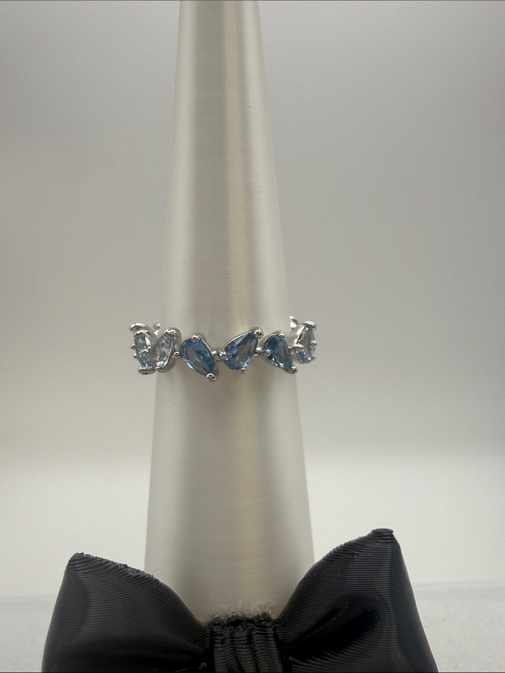 Bomb Party size 7 blue on rhodium eternity band